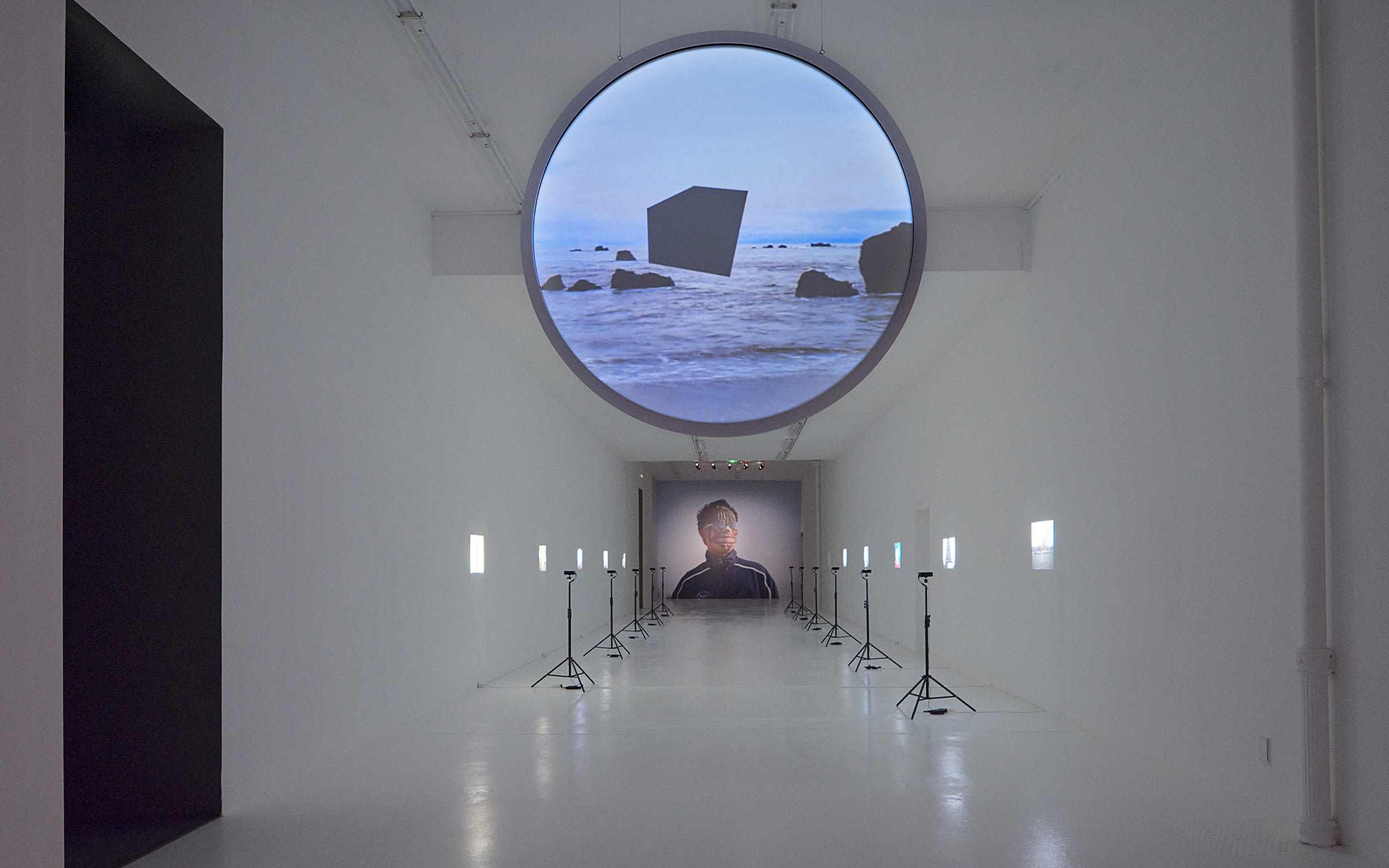 Installation view of Memoria, Boy at Sea (2017) in Apichatpong Weerasethakul’s exhibition 'Periphery of the Night', Institut d’art contemporain, Villeurbanne, 2021. Courtesy of Studio Hans Wilschut.